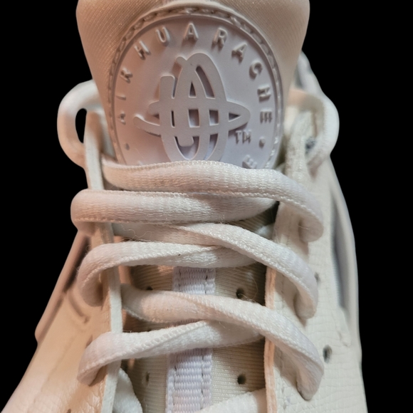 Nike Air Huarache Run “Triple White” 2016  Womens size 7  Preowned Authenicated - Picture 5 of 6